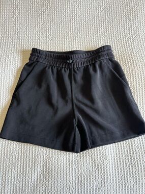 Women’s Lululemon Black Athletic Softstreme high rise Shorts